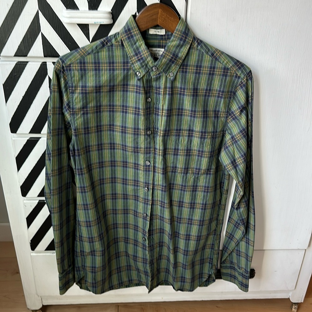 J Crew Men’s long-sleeved button up, green plaid, size small, slim